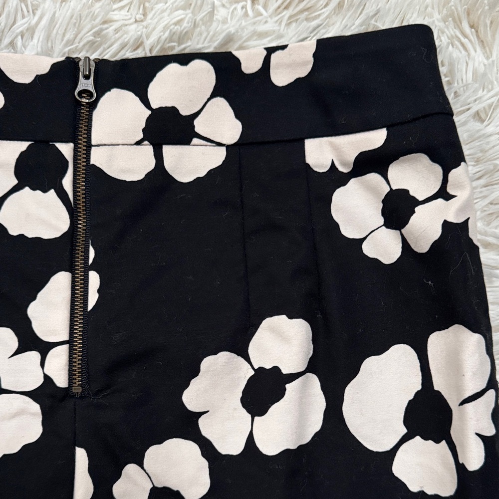 Loft Floral Pencil Skirt 💗  Black & Ivory - Picture 5 of 13